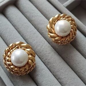 Nina Ricci Elegant Gold and Pearl Earrings